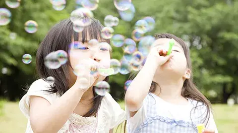 Cara Mengajarkan si Kecil Bersosialisasi