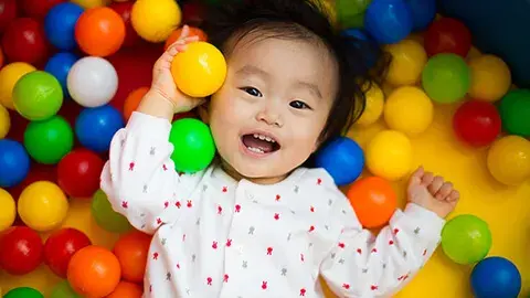 Tips Melatih si Kecil Mengenali Warna