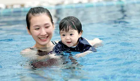 Tips Aman Berenang dengan Anak
