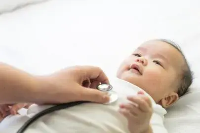 bayi  muntah