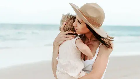Tips Membawa Si Kecil Bermain ke Pantai