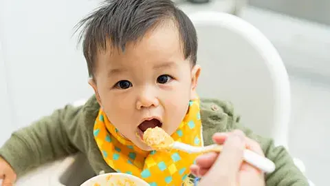 Mengetahui Saat Lapar dan Kenyang Si Kecil Usia 6 bulan