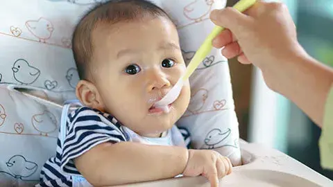 Nutrisi untuk Perkembangan Si Kecil 7 sampai 12 bulan