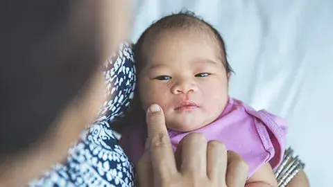 Nutrisi untuk Perkembangan si Kecil Minggu-minggu Awal Kelahiran