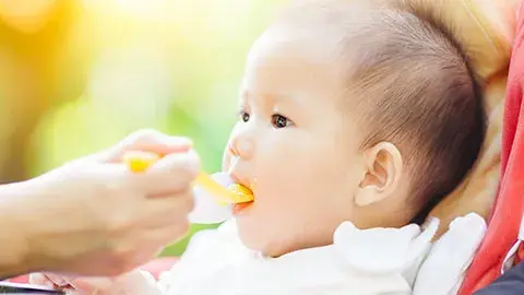 Proses memberi makan si kecil membuat saya stres. Bagaimana saya dapat membuat diri saya tenang untuk memberikan yang terbaik baginya