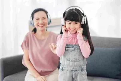Bernyanyi Membantu Perkembangan Bicara dan Bahasa Anak