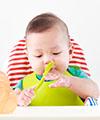 Bantu Si Kecil Makan Sendiri