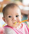 Cara Pintar untuk Mulai Memberi Makanan Padat